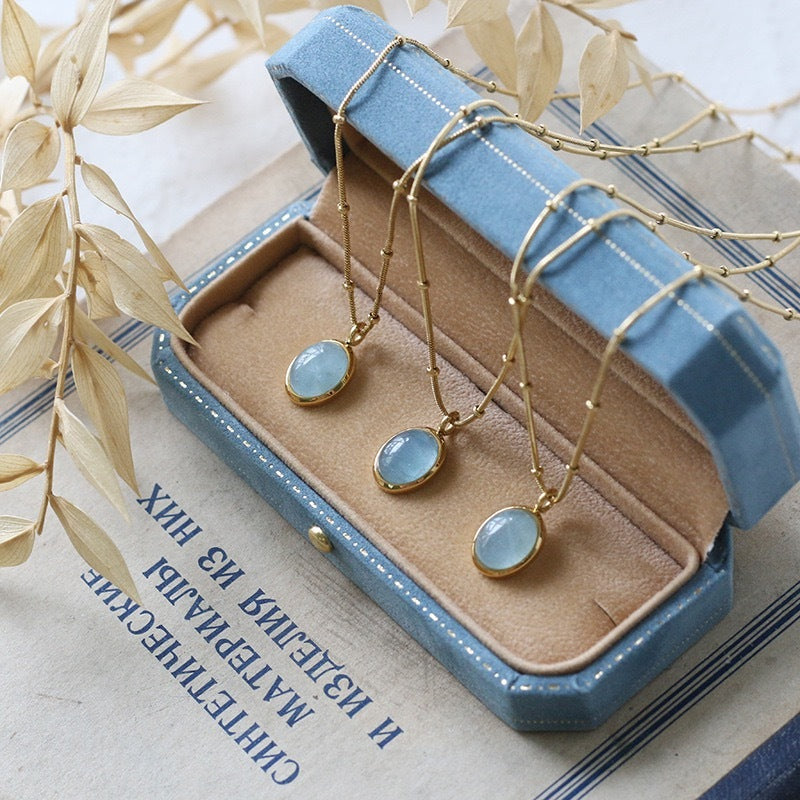 Gentle Aquamarine Necklace Retro Style Pendant